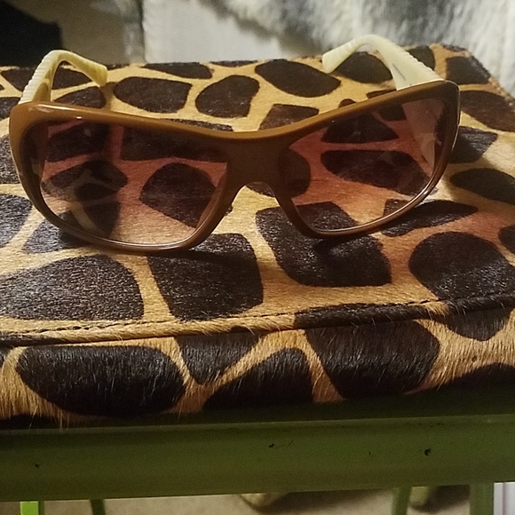 Carmen Marc Valvo sunglasses